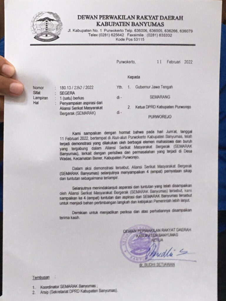 Surat tuntutan dari DPRD Banyumas yang akan diberikan kepada Gubernur Jawa Tengan dan DPRD Purworejo
