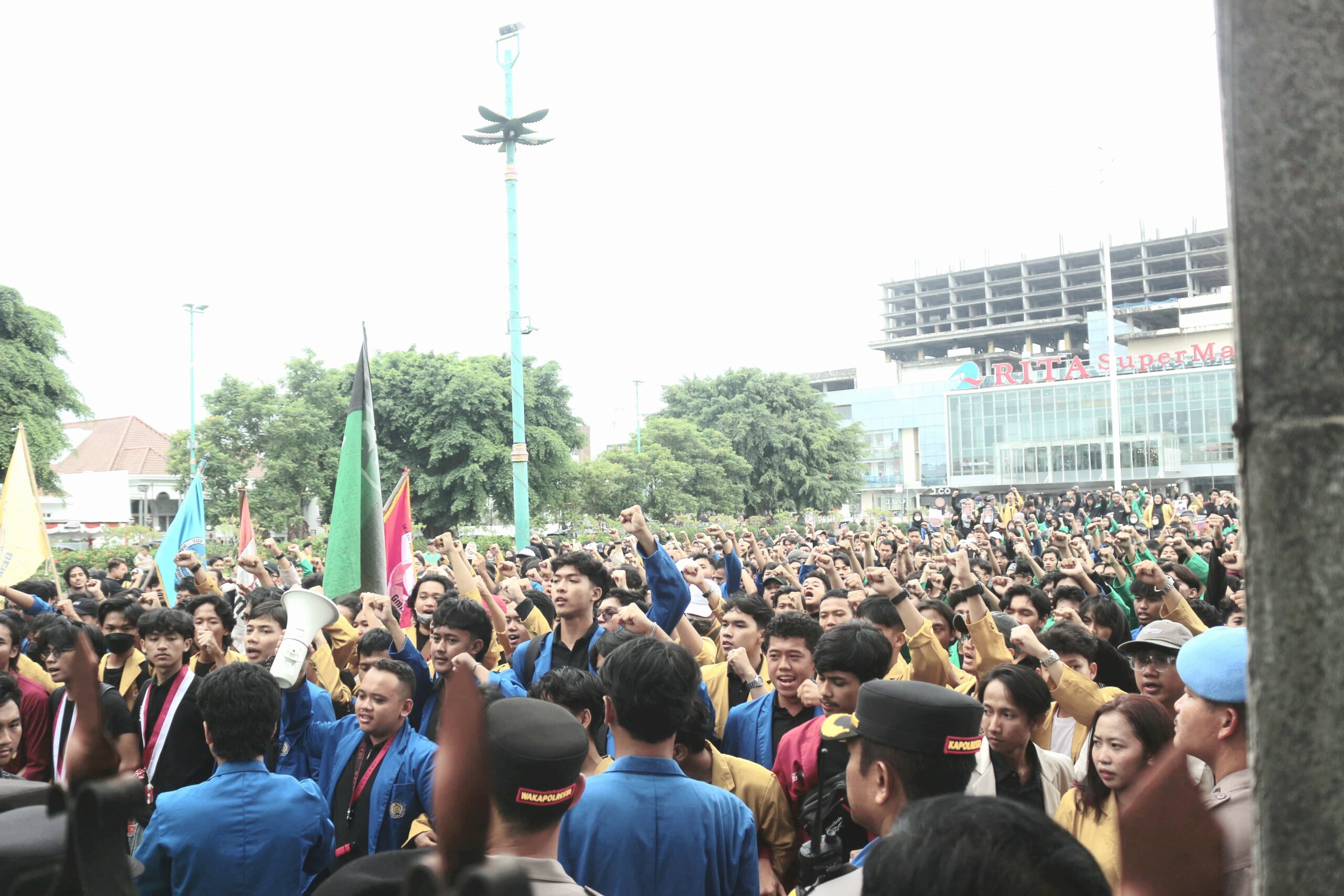 Ratusan Mahasiswa Banyumas Gelar Aksi ‘Indonesia Gelap’, Soroti 10 Tuntutan terhadap Pemerintah