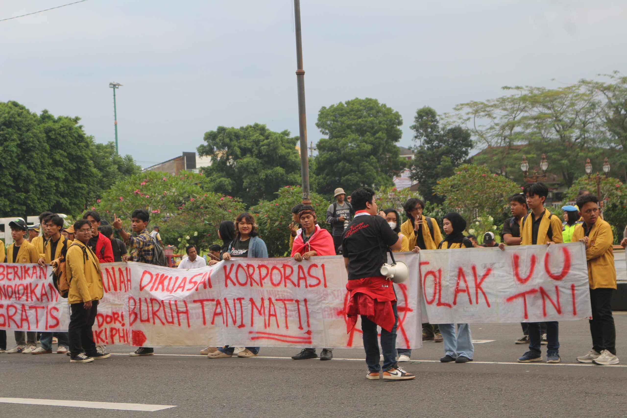 Gelar Aksi Mimbar Bebas: Mahasiswa Banyumas Peringati Hari Reformasi dan Suarakan Isu Sosial