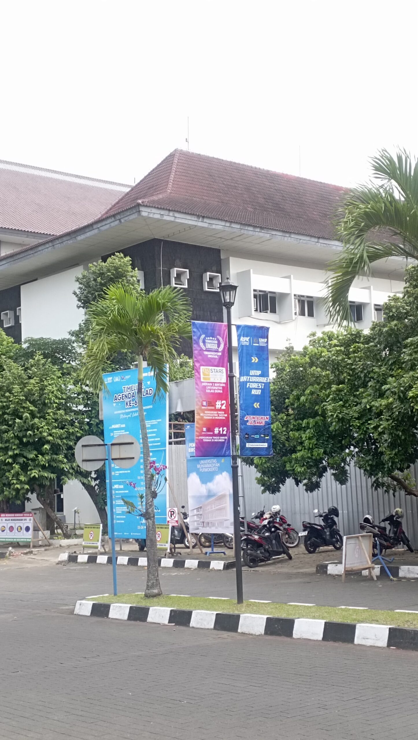 Pembangunan Gedung Baru UMP Kikis Lahan Parkir Mahasiswa